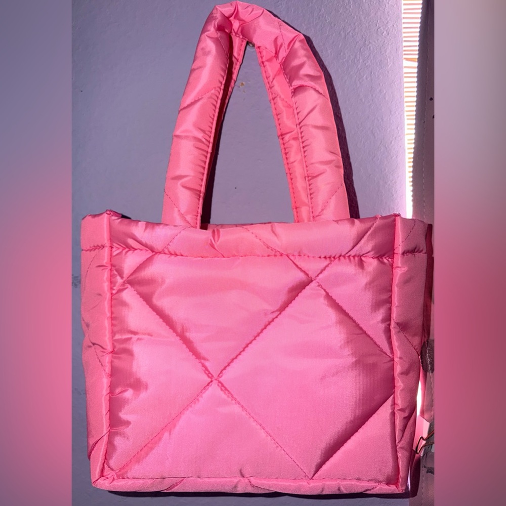 🌈NWOT Hello Kitty Pink Tote Puffer Bag - Picture 2 of 4